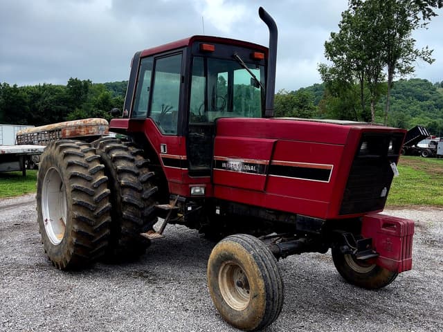 Image of International Harvester 5288 equipment image 1