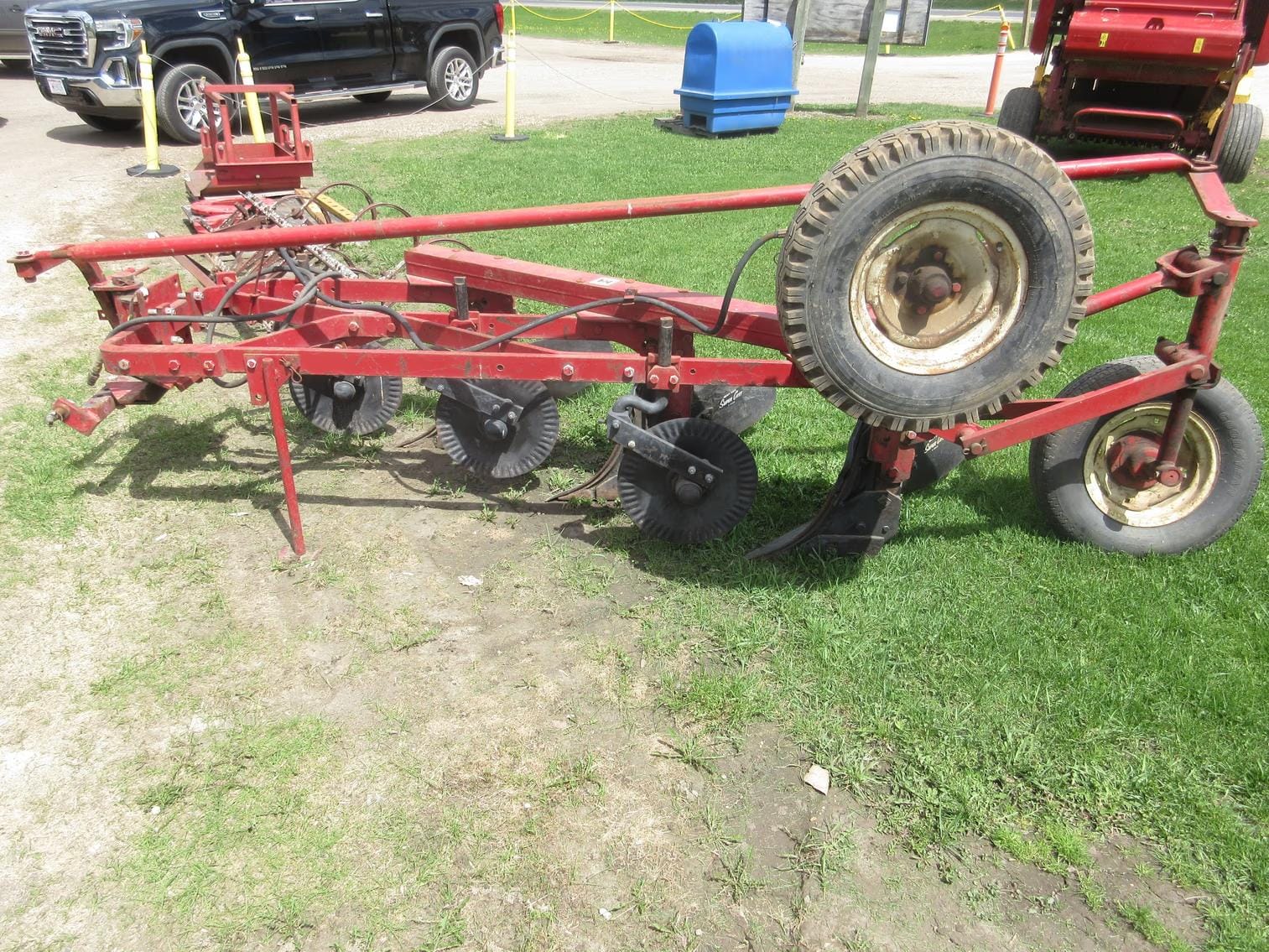 International Harvester 535 Equipment Image0