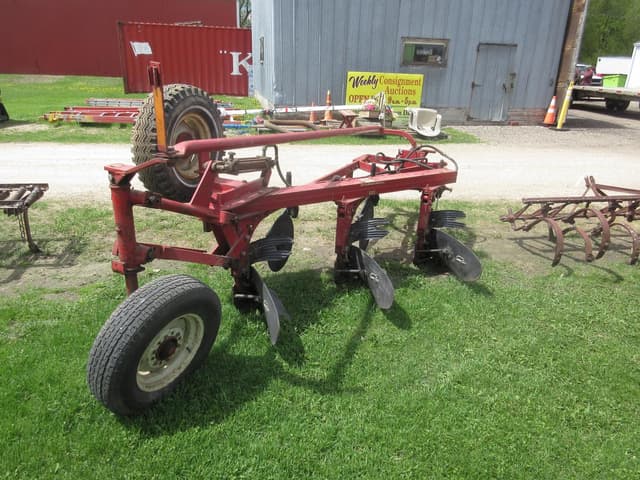 Image of International Harvester 535 equipment image 2