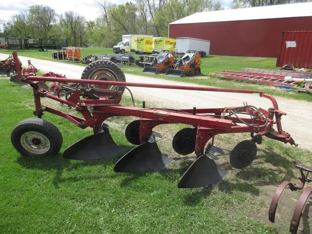 Image of International Harvester 535 equipment image 3