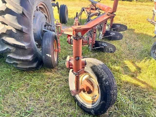 Image of International Harvester 540 equipment image 3
