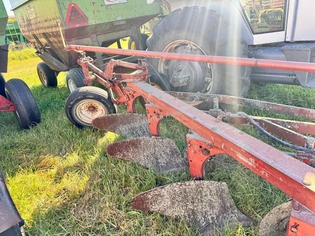 Image of International Harvester 540 equipment image 2