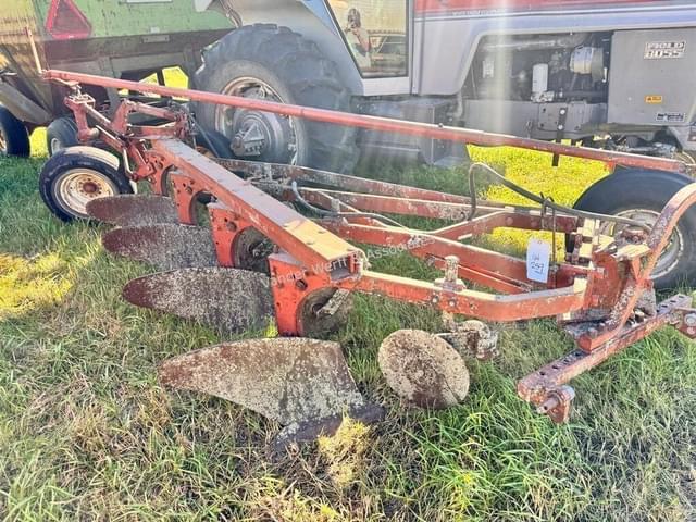 Image of International Harvester 540 equipment image 1