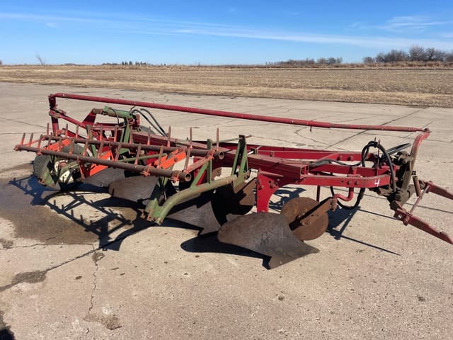 Image of International Harvester 540 equipment image 2