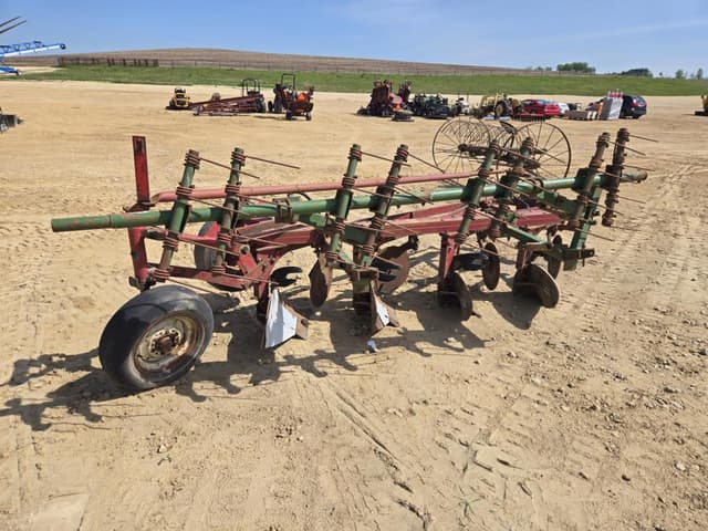 Image of International Harvester 540 equipment image 4