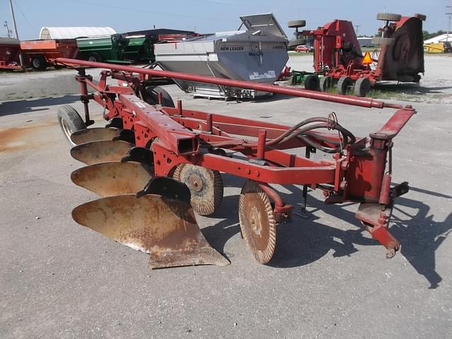 Image of International Harvester 540 equipment image 2