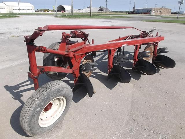 Image of International Harvester 540 equipment image 4