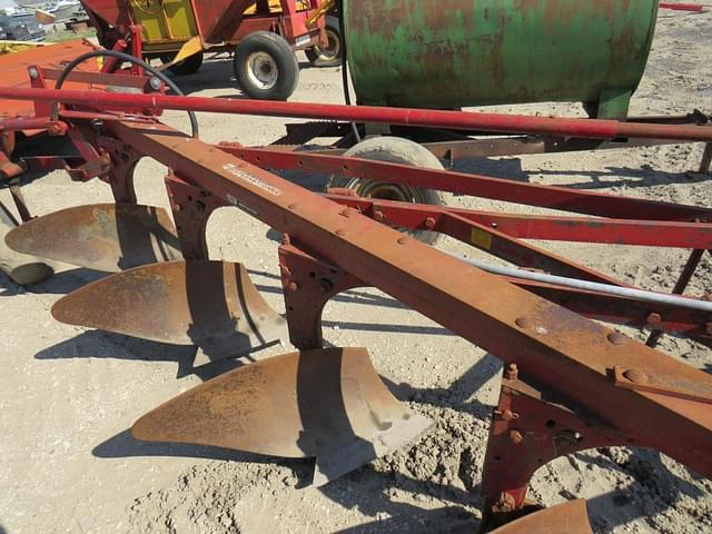 Image of International Harvester 540 equipment image 4