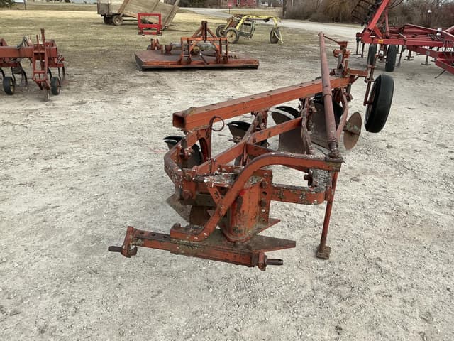 Image of International Harvester 540 equipment image 1