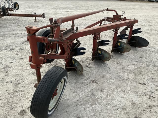 Image of International Harvester 540 equipment image 4