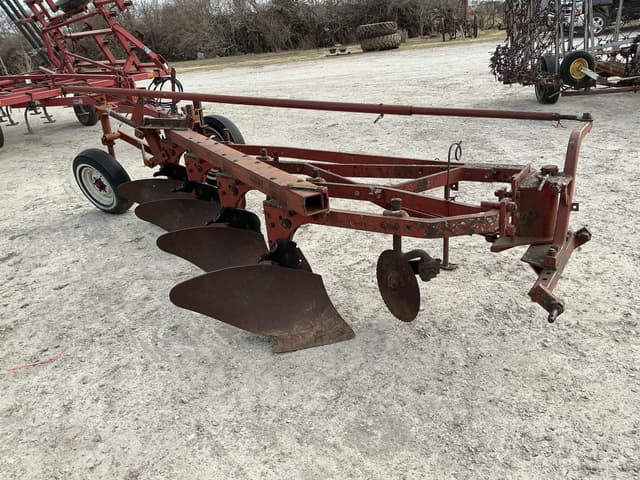 Image of International Harvester 540 equipment image 2