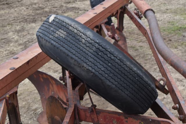 Image of International Harvester 540 equipment image 4