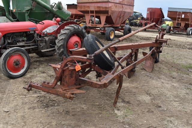 Image of International Harvester 540 equipment image 2