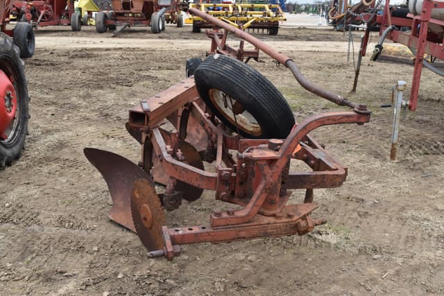 Image of International Harvester 540 equipment image 1