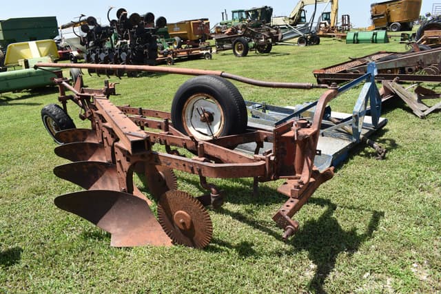 Image of International Harvester 540 equipment image 2