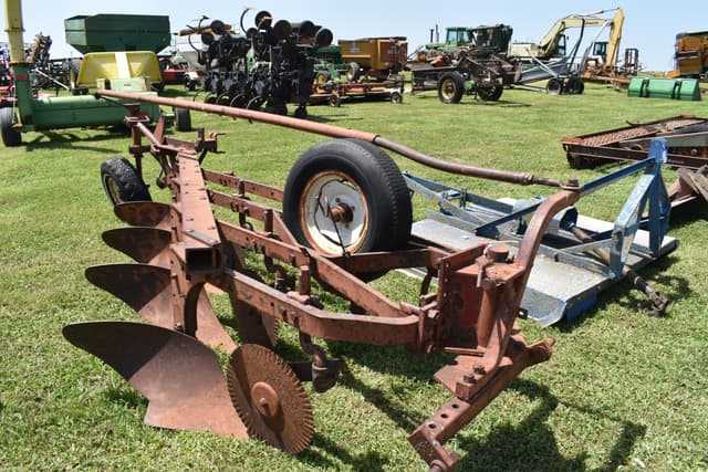 Image of International Harvester 540 equipment image 4