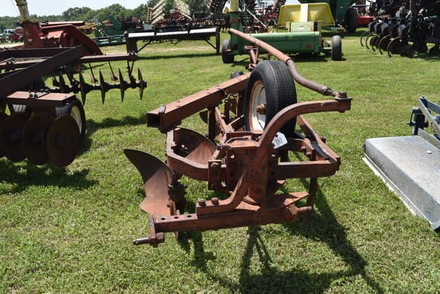Image of International Harvester 540 equipment image 1