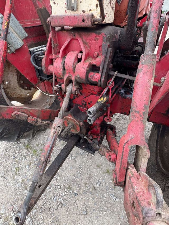 Image of International Harvester 544 equipment image 4