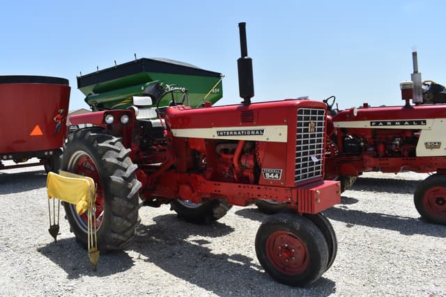 Image of International Harvester 544 equipment image 2