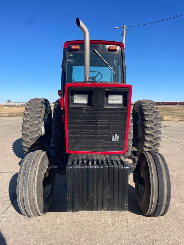 Image of International Harvester 5488 equipment image 1