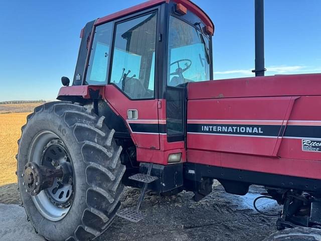 Image of International Harvester 5488 equipment image 4