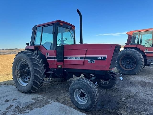 Image of International Harvester 5488 equipment image 2