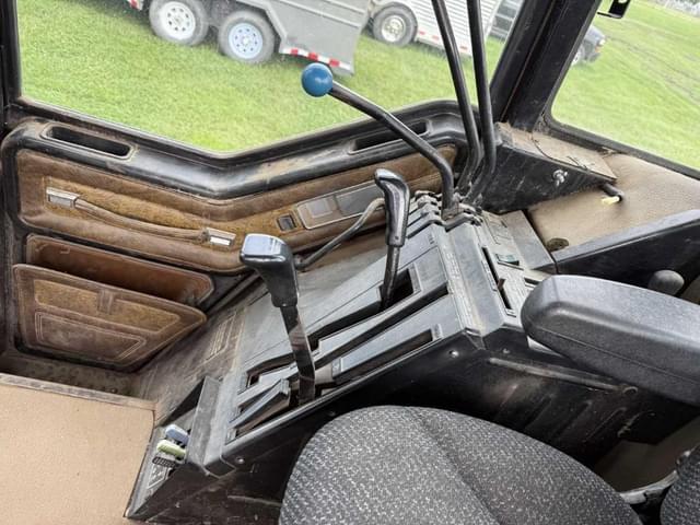 Image of International Harvester 5488 equipment image 3
