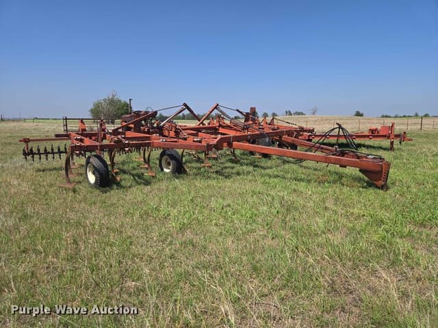 Image of International Harvester 55 equipment image 2