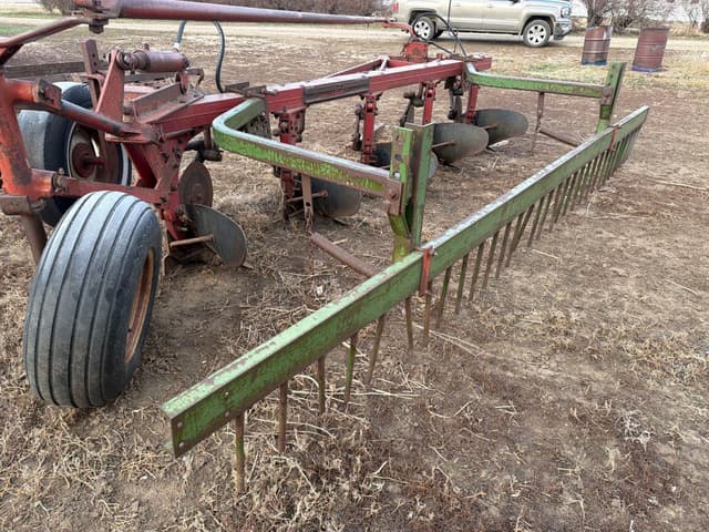 Image of International Harvester 550 equipment image 3