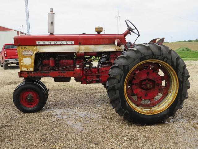 Image of International Harvester 560 equipment image 1