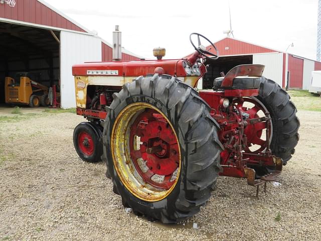 Image of International Harvester 560 equipment image 2