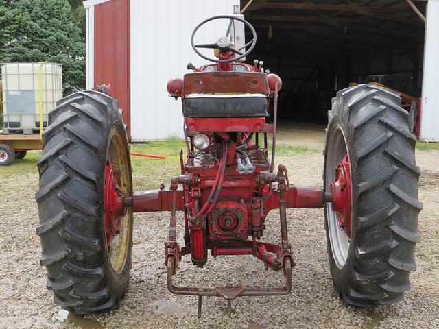 Image of International Harvester 560 equipment image 3