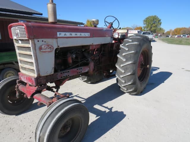 Image of International Harvester 560 equipment image 1