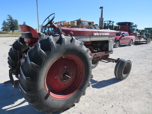 Image of International Harvester 560 equipment image 4