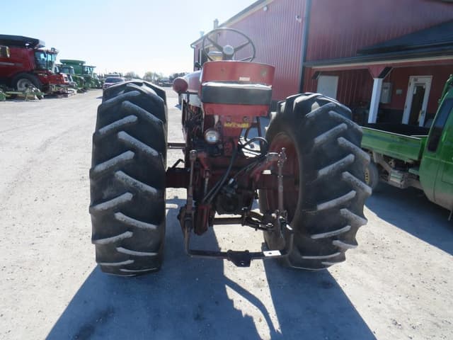 Image of International Harvester 560 equipment image 3