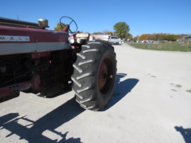 Image of International Harvester 560 equipment image 2