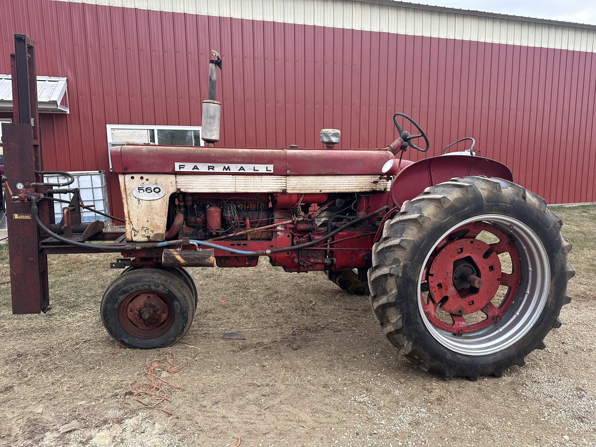 International 560 Equipment Image0