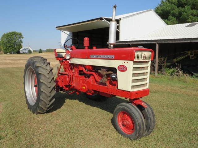 Image of International Harvester 560 equipment image 1