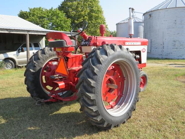 Image of International Harvester 560 equipment image 3