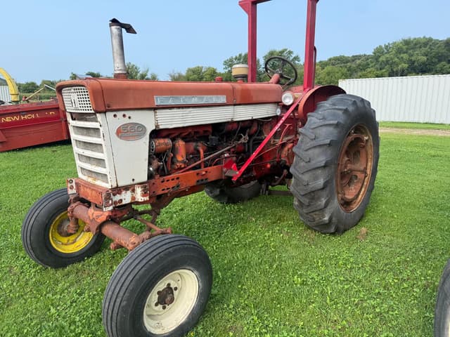 Image of International Harvester 560 equipment image 2