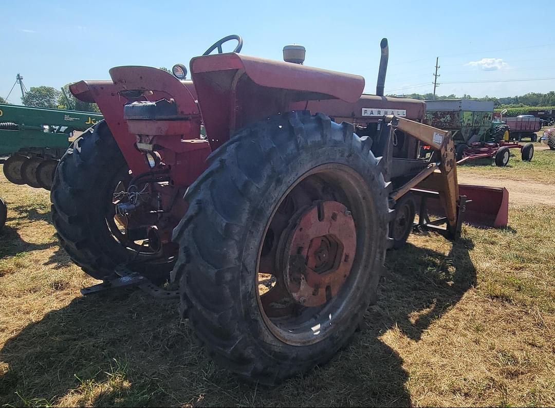 Image of International Harvester 560 Image 1