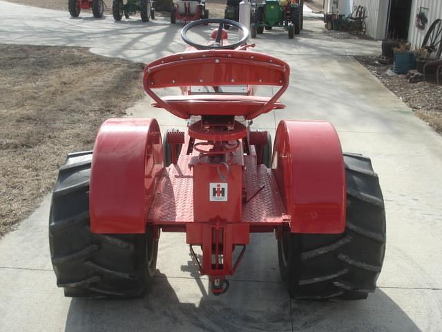 Image of International Harvester 560 Image 1