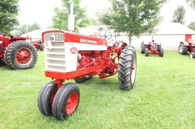 Image of International Harvester 560 equipment image 2