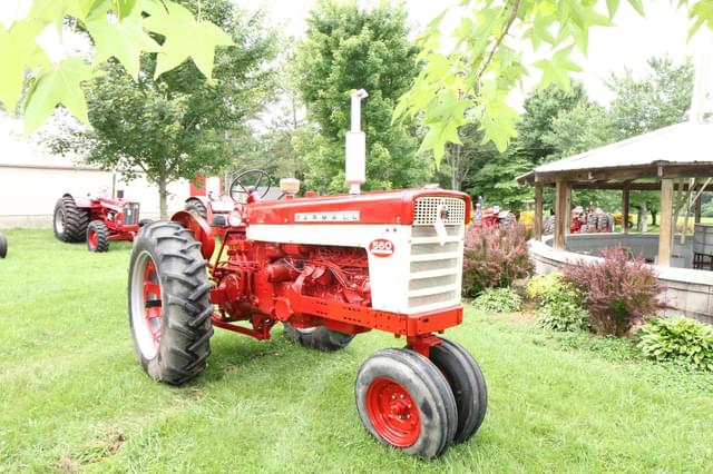Image of International Harvester 560 equipment image 1