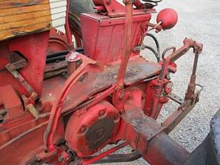 Main image International Harvester 560 15