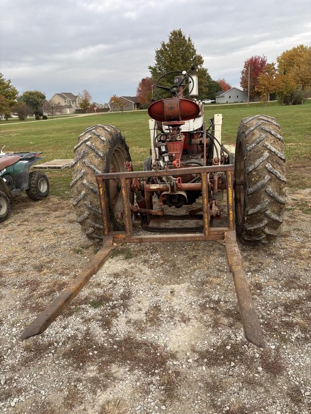 Image of International Harvester 560 equipment image 4
