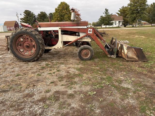 Image of International Harvester 560 equipment image 2