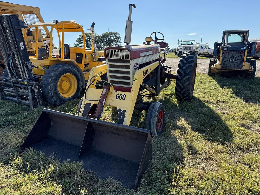 Image of International Harvester 560 Image 0