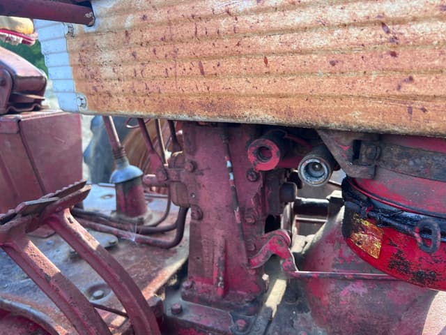 Image of International Harvester 560 equipment image 3