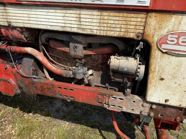 Image of International Harvester 560 equipment image 2